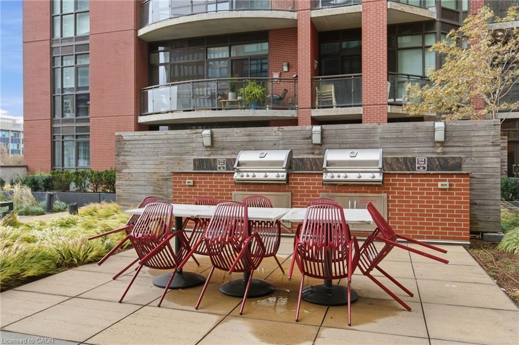 916-118 King Street E, Hamilton, ON - Outdoor