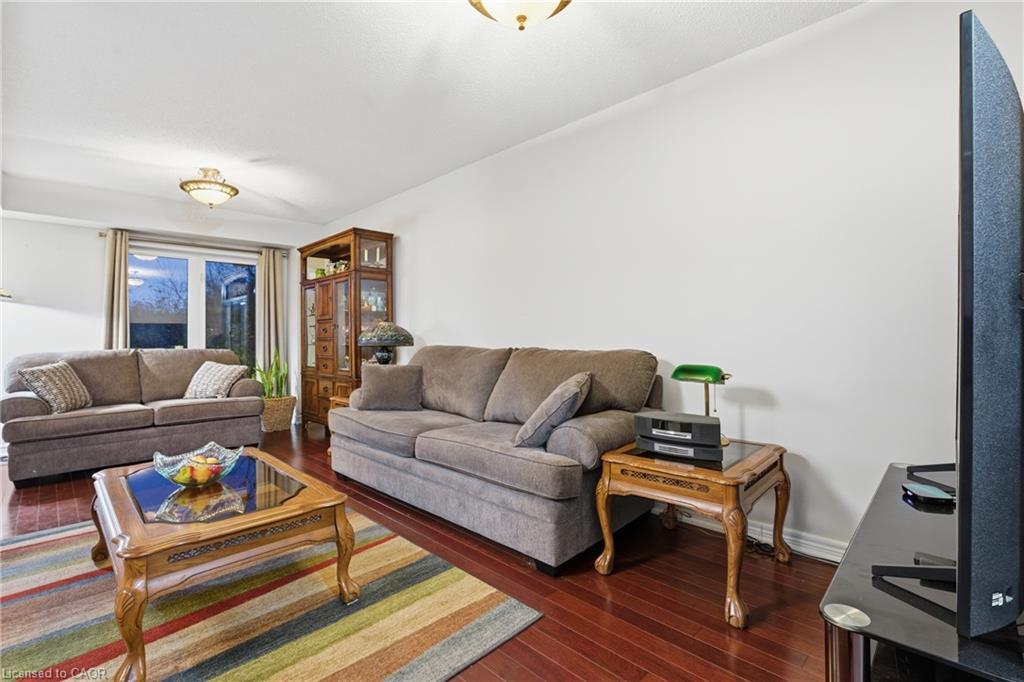 41-250 Ainslie Street S, Cambridge, ON - Indoor Photo Showing Living Room