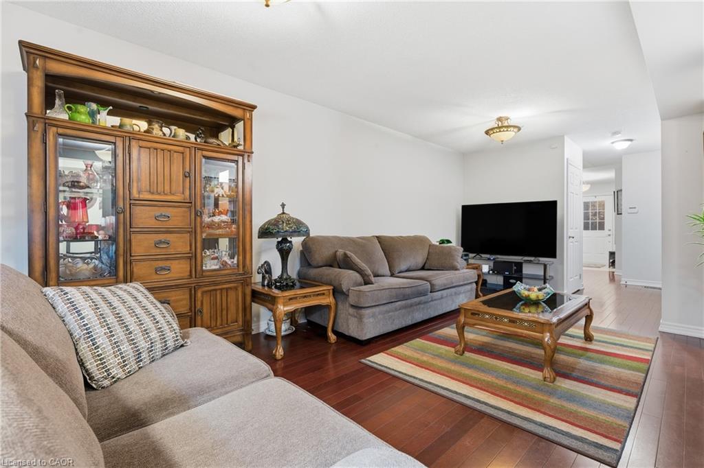41-250 Ainslie Street S, Cambridge, ON - Indoor Photo Showing Living Room