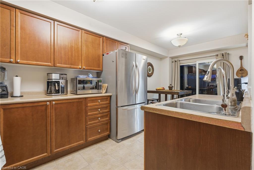 41-250 Ainslie Street S, Cambridge, ON - Indoor Photo Showing Kitchen With Double Sink