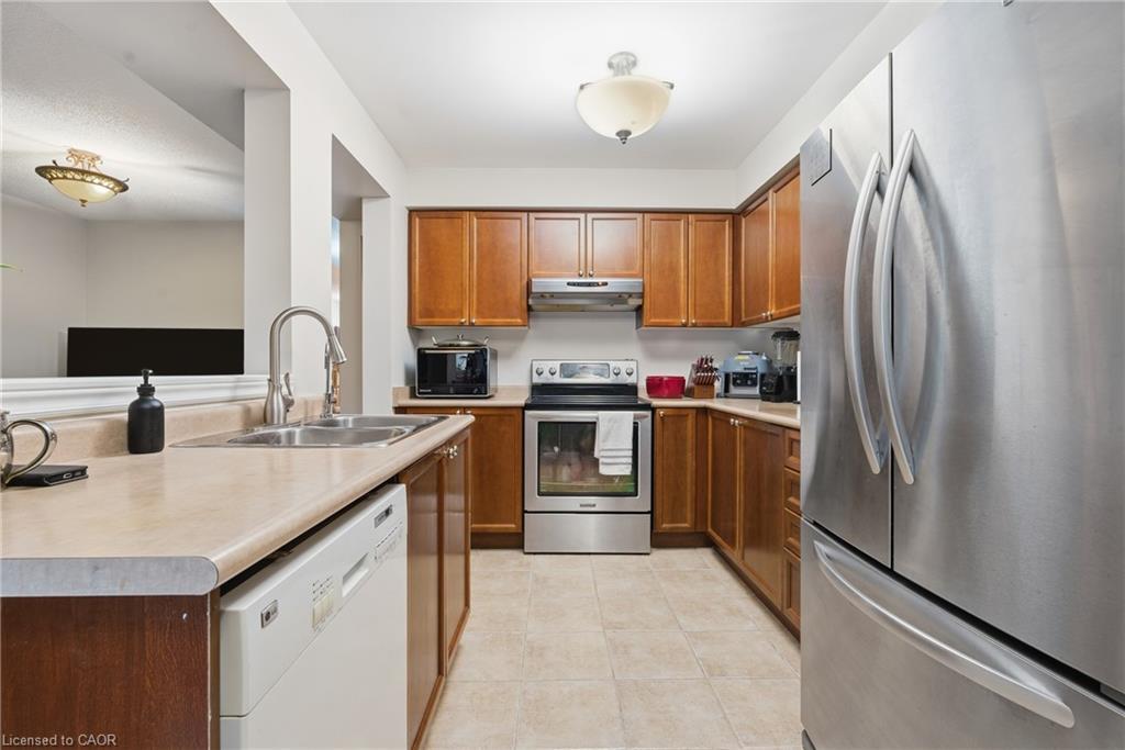 41-250 Ainslie Street S, Cambridge, ON - Indoor Photo Showing Kitchen With Double Sink