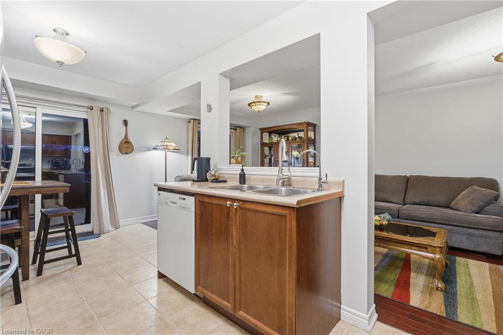 41-250 Ainslie Street S, Cambridge, ON - Indoor Photo Showing Kitchen With Double Sink