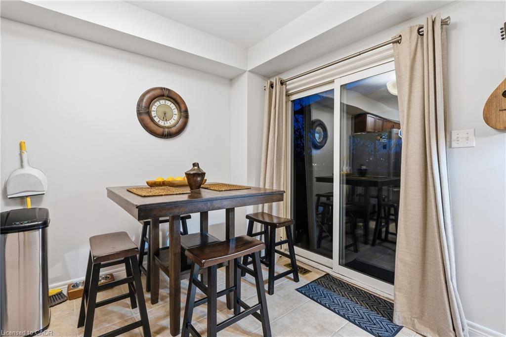 41-250 Ainslie Street S, Cambridge, ON - Indoor Photo Showing Dining Room