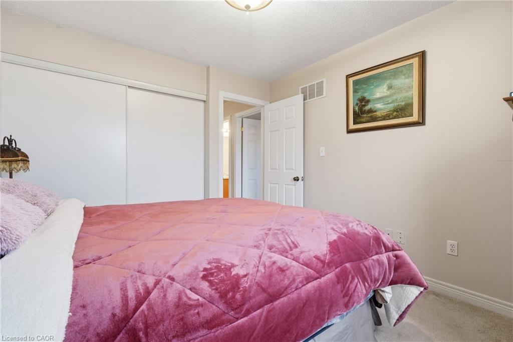 41-250 Ainslie Street S, Cambridge, ON - Indoor Photo Showing Bedroom