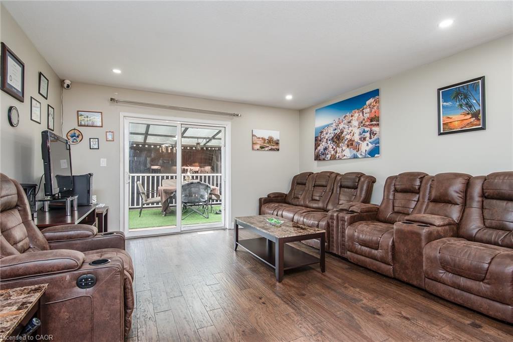 57 Hannon Crescent, Hamilton, ON - Indoor Photo Showing Living Room