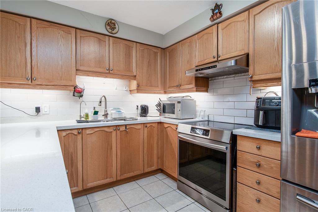 57 Hannon Crescent, Hamilton, ON - Indoor Photo Showing Kitchen With Double Sink