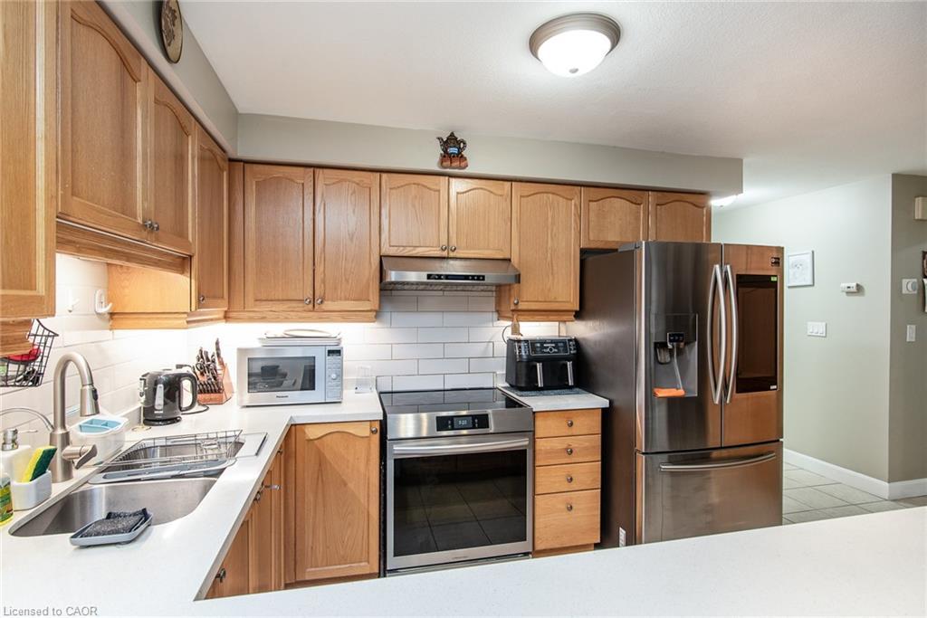 57 Hannon Crescent, Hamilton, ON - Indoor Photo Showing Kitchen With Double Sink