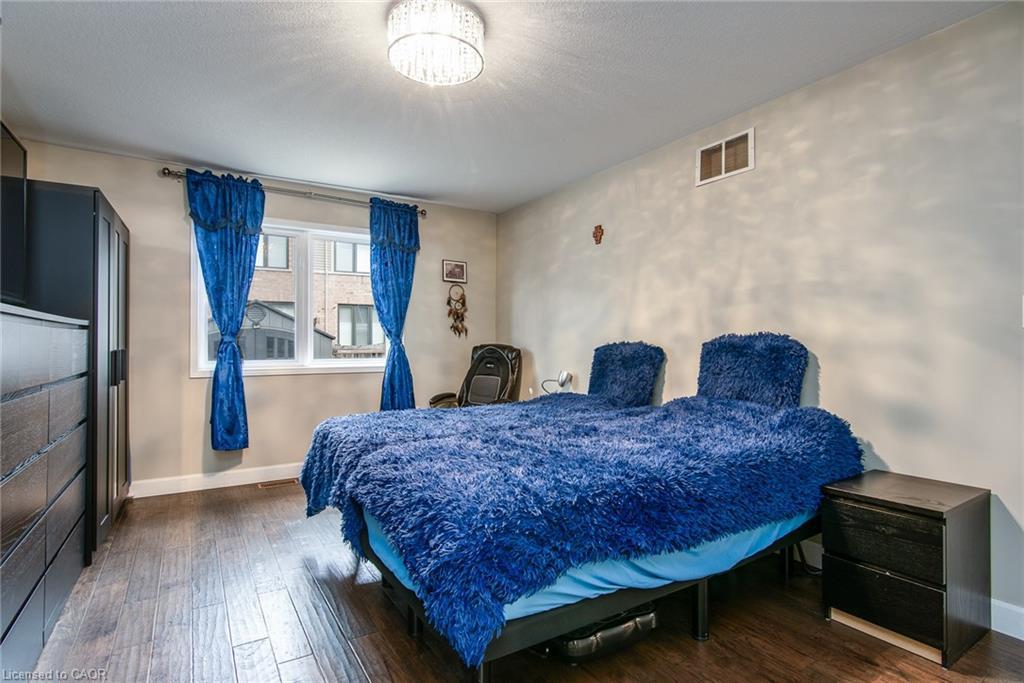 57 Hannon Crescent, Hamilton, ON - Indoor Photo Showing Bedroom