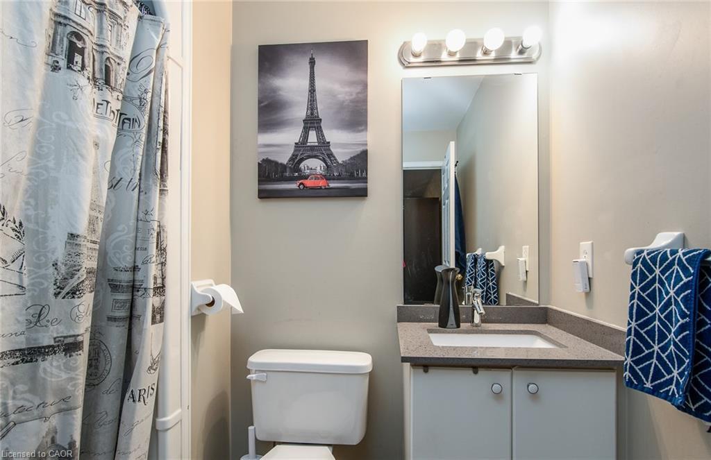 57 Hannon Crescent, Hamilton, ON - Indoor Photo Showing Bathroom