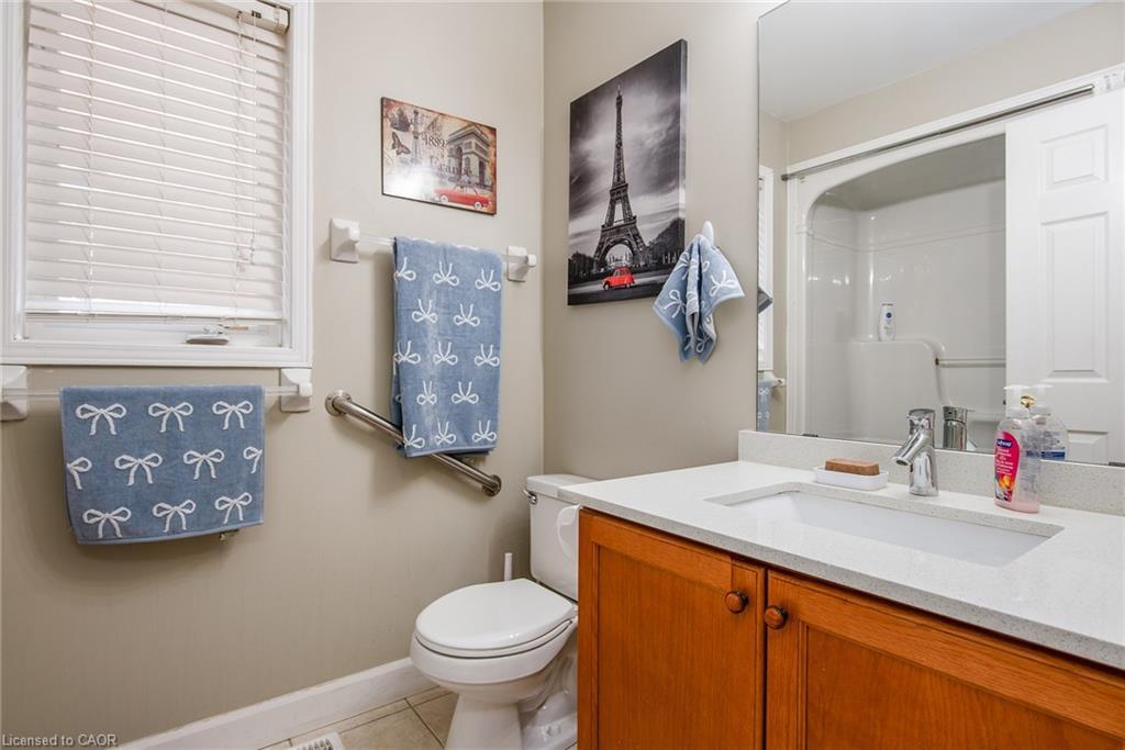 57 Hannon Crescent, Hamilton, ON - Indoor Photo Showing Bathroom
