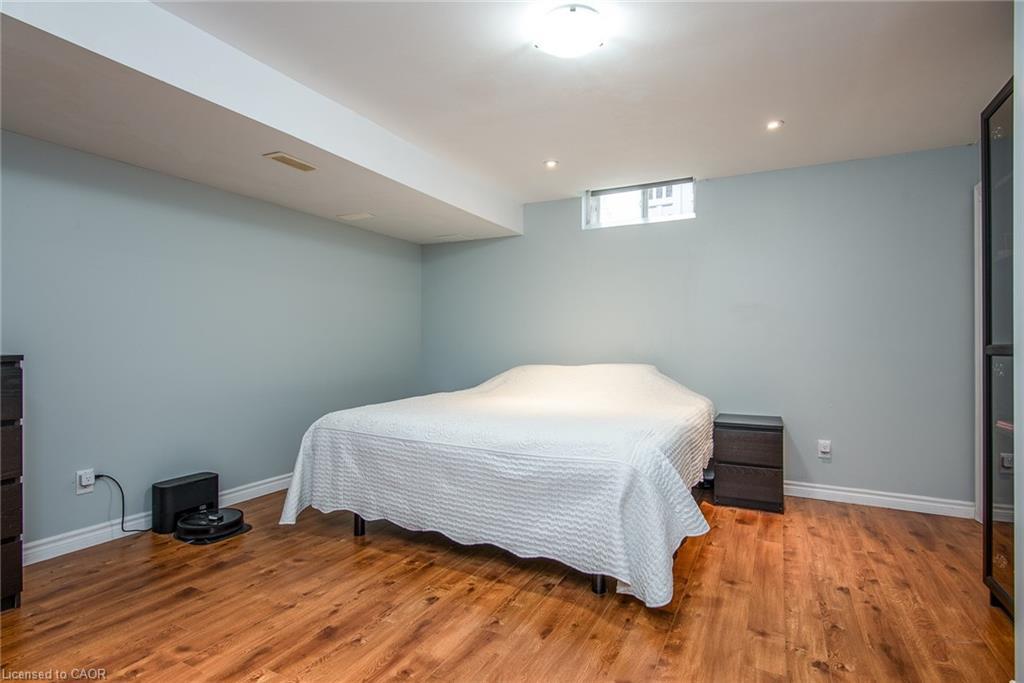 57 Hannon Crescent, Hamilton, ON - Indoor Photo Showing Bedroom