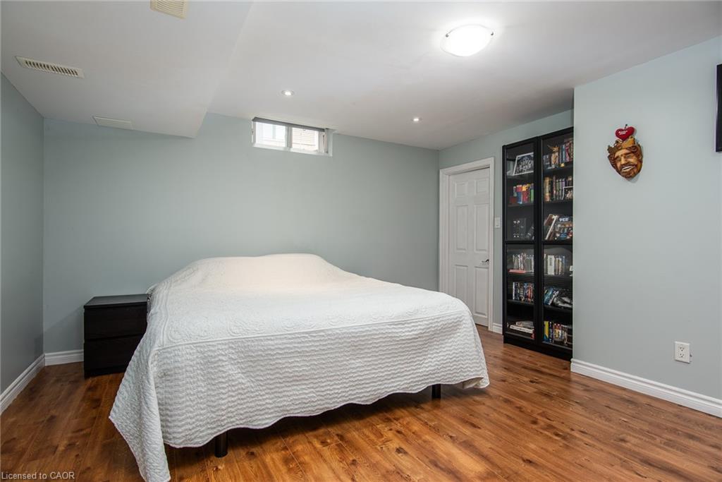 57 Hannon Crescent, Hamilton, ON - Indoor Photo Showing Bedroom