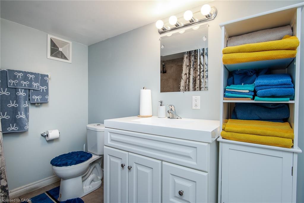 57 Hannon Crescent, Hamilton, ON - Indoor Photo Showing Bathroom