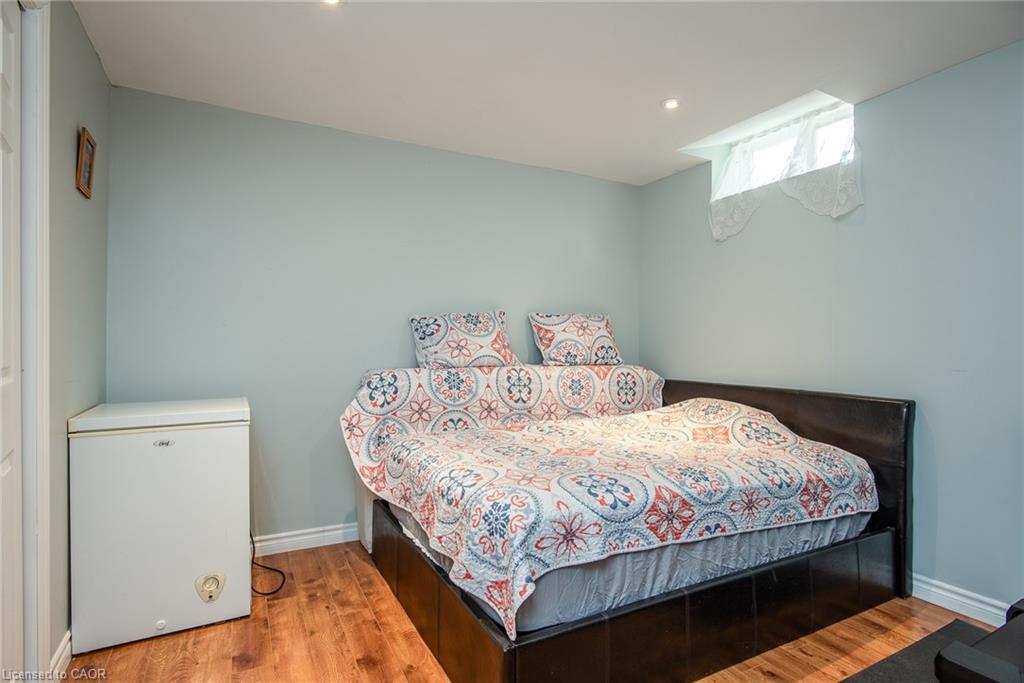 57 Hannon Crescent, Hamilton, ON - Indoor Photo Showing Bedroom