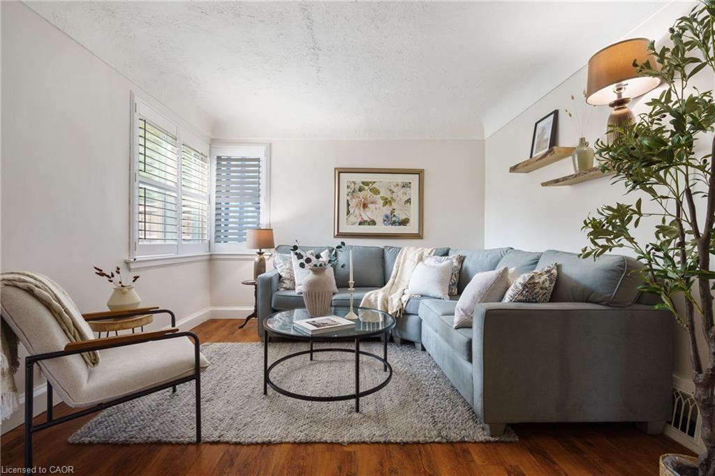 3 Montrose Avenue, Hamilton, ON - Indoor Photo Showing Living Room