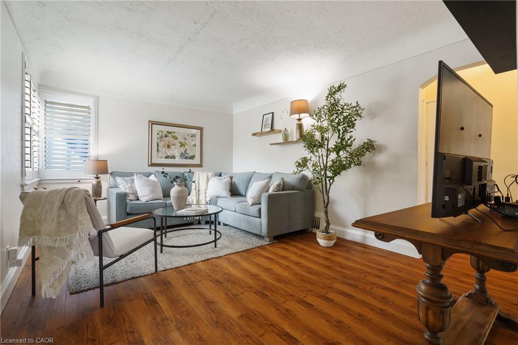 3 Montrose Avenue, Hamilton, ON - Indoor Photo Showing Living Room