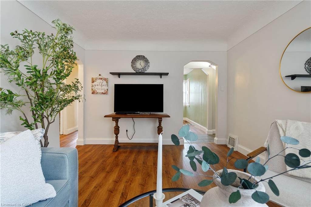3 Montrose Avenue, Hamilton, ON - Indoor Photo Showing Other Room