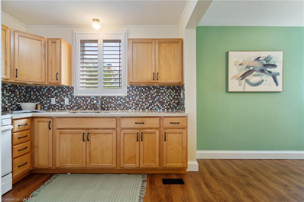 3 Montrose Avenue, Hamilton, ON - Indoor Photo Showing Kitchen