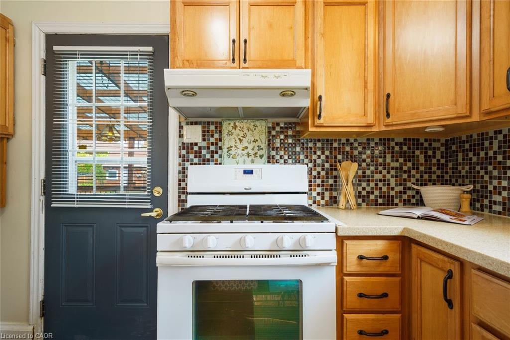 3 Montrose Avenue, Hamilton, ON - Indoor Photo Showing Kitchen