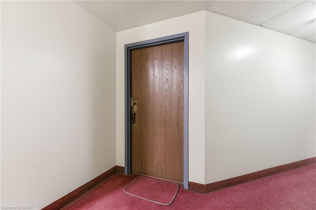 510-175 Hunter Street E, Hamilton, ON - Indoor Photo Showing Other Room