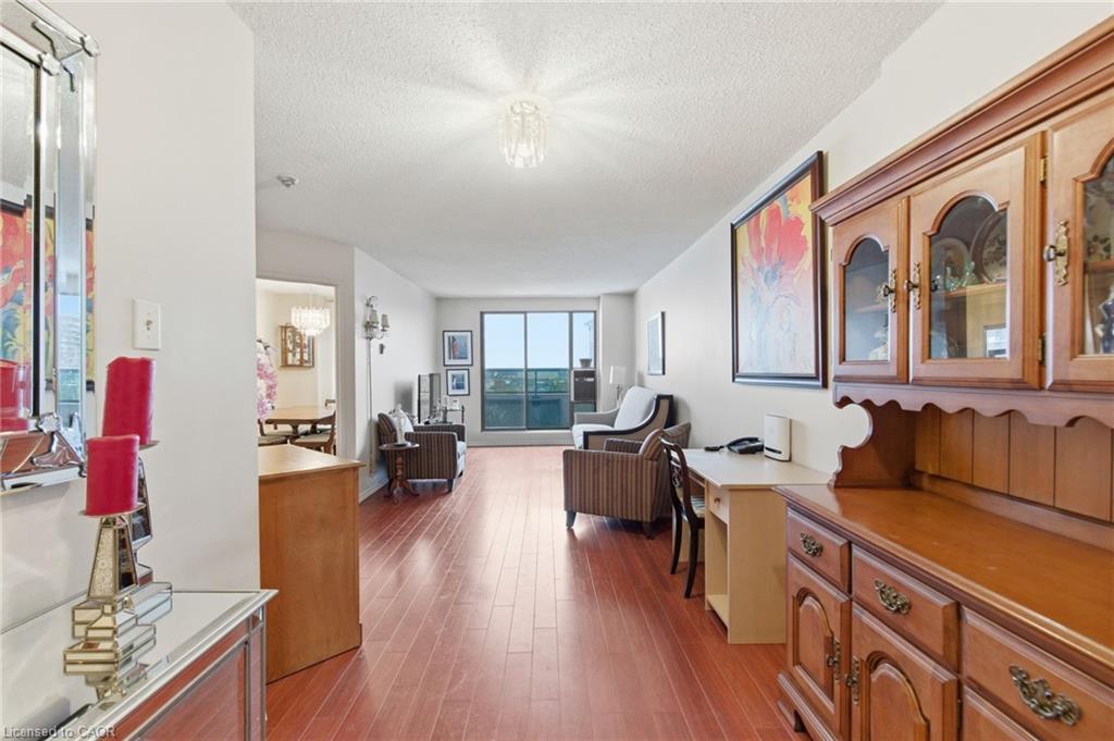 510-175 Hunter Street E, Hamilton, ON - Indoor Photo Showing Other Room