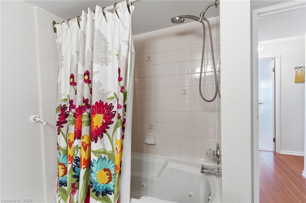 510-175 Hunter Street E, Hamilton, ON - Indoor Photo Showing Bathroom