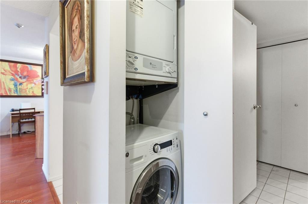 510-175 Hunter Street E, Hamilton, ON - Indoor Photo Showing Laundry Room