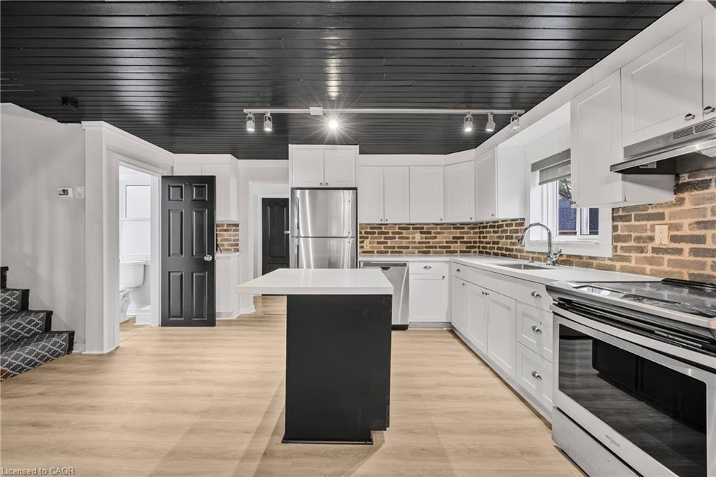 2 Griffin Street, Waterdown, ON - Indoor Photo Showing Kitchen With Upgraded Kitchen