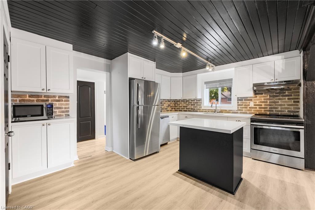 2 Griffin Street, Waterdown, ON - Indoor Photo Showing Kitchen With Upgraded Kitchen