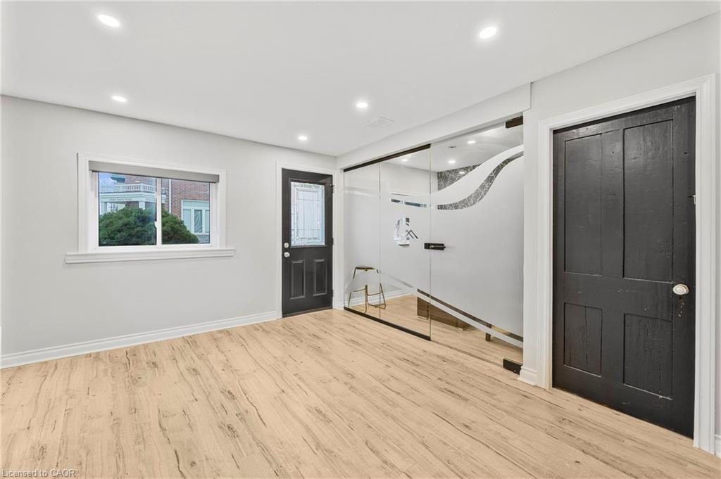 2 Griffin Street, Waterdown, ON - Indoor Photo Showing Other Room