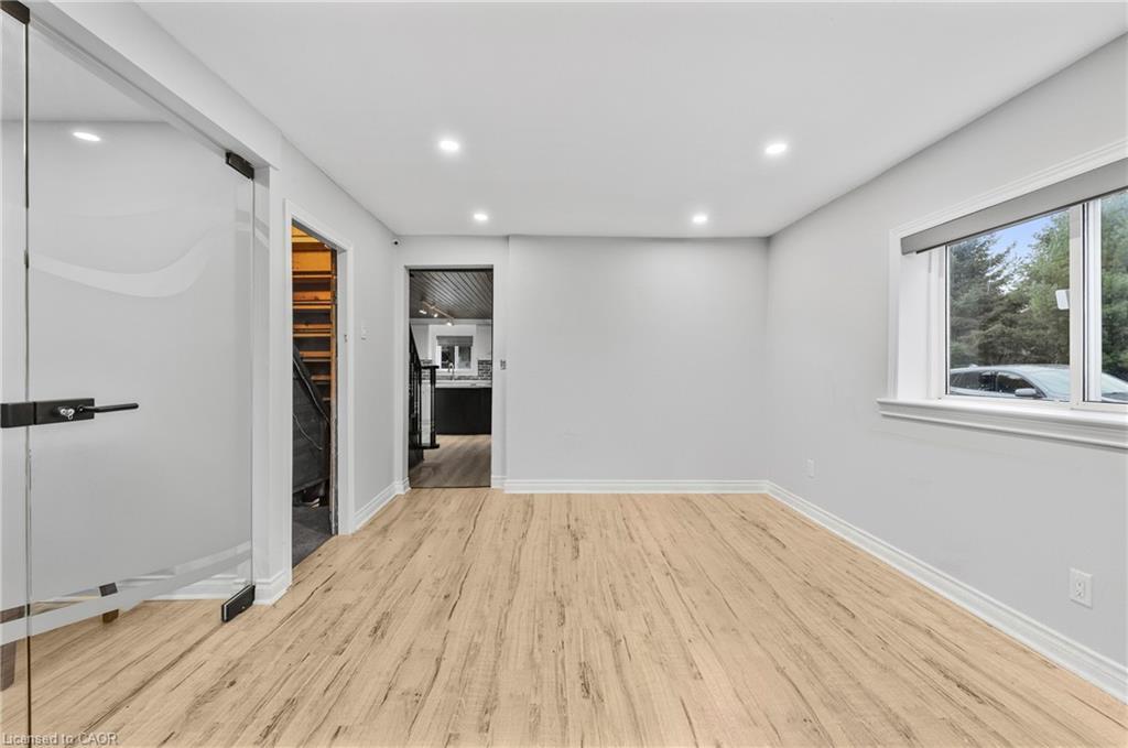 2 Griffin Street, Waterdown, ON - Indoor Photo Showing Other Room