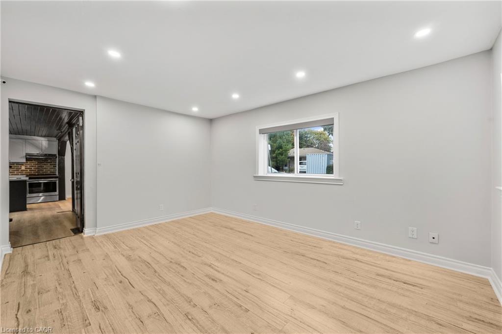 2 Griffin Street, Waterdown, ON - Indoor Photo Showing Other Room