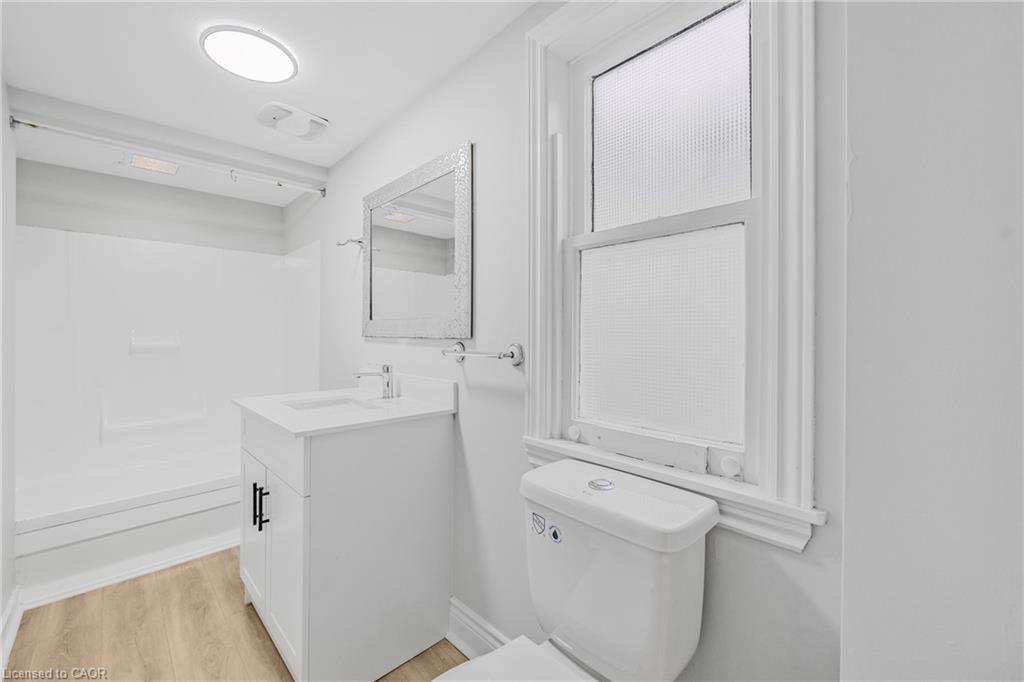 2 Griffin Street, Waterdown, ON - Indoor