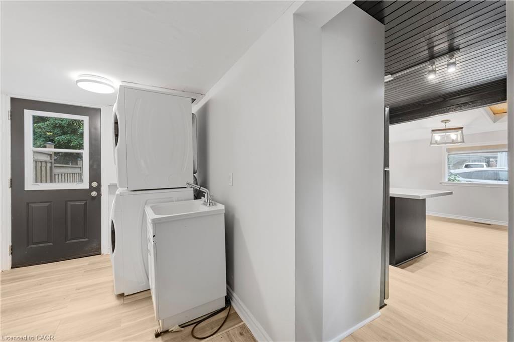 2 Griffin Street, Waterdown, ON - Indoor Photo Showing Laundry Room