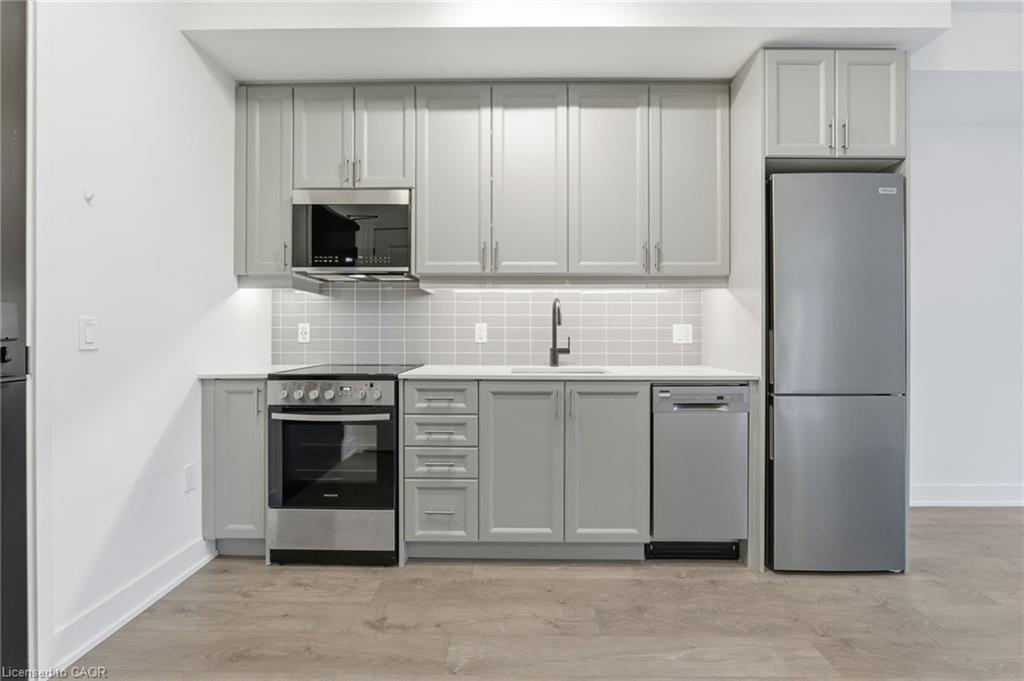 840-2343 Khalsa Gate, Oakville, ON - Indoor Photo Showing Kitchen With Stainless Steel Kitchen