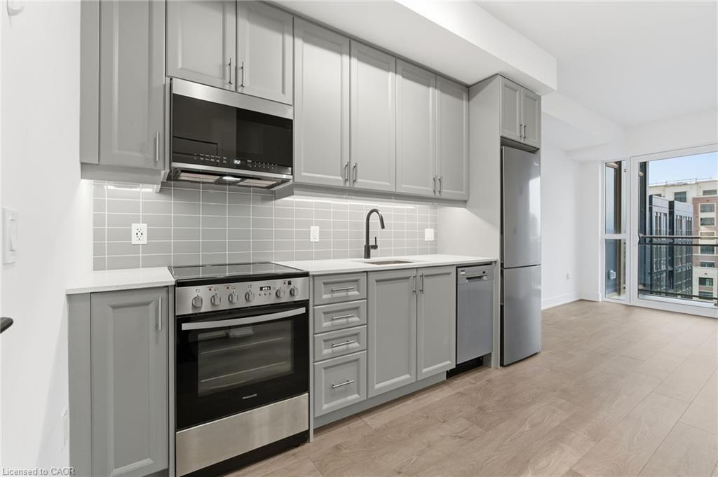 840-2343 Khalsa Gate, Oakville, ON - Indoor Photo Showing Kitchen With Stainless Steel Kitchen With Upgraded Kitchen