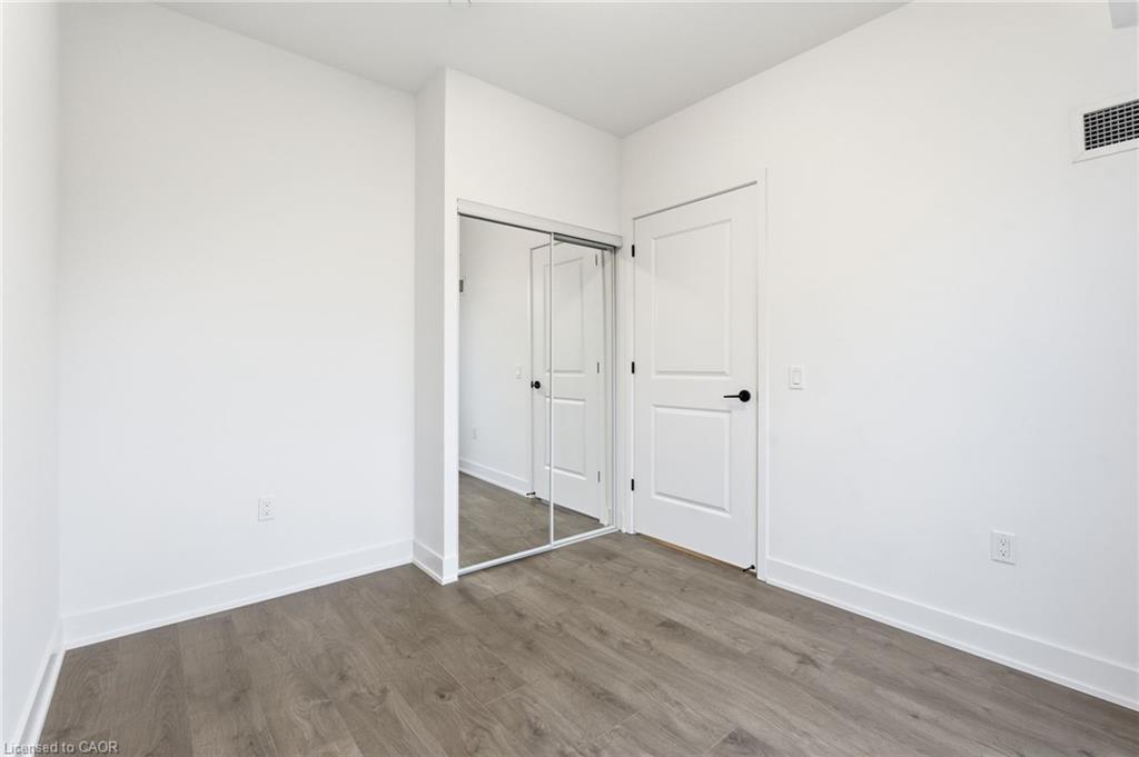 840-2343 Khalsa Gate, Oakville, ON - Indoor Photo Showing Other Room