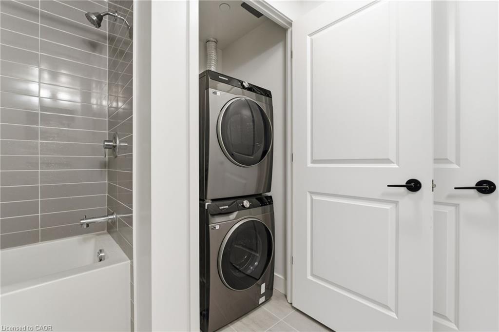 840-2343 Khalsa Gate, Oakville, ON - Indoor Photo Showing Laundry Room