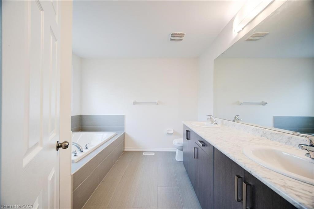 55 Longboat Run W, Brantford, ON - Indoor Photo Showing Bathroom