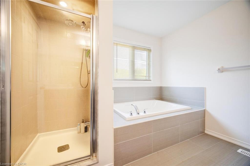 55 Longboat Run W, Brantford, ON - Indoor Photo Showing Bathroom