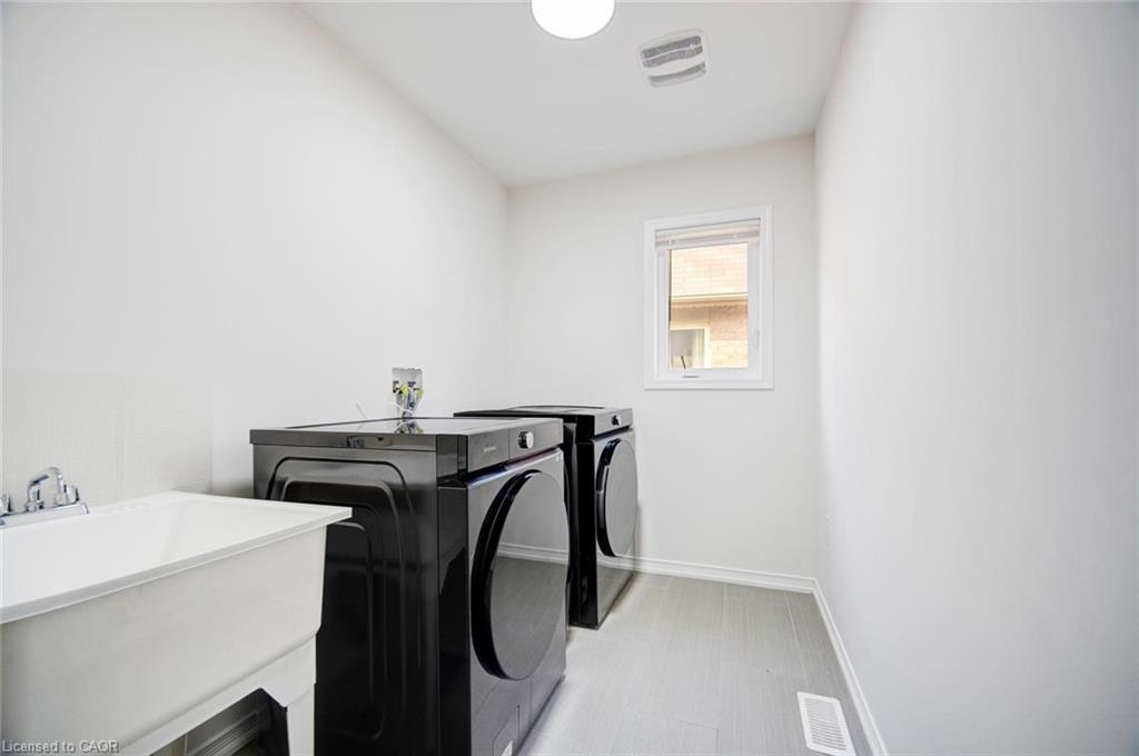 55 Longboat Run W, Brantford, ON - Indoor Photo Showing Laundry Room