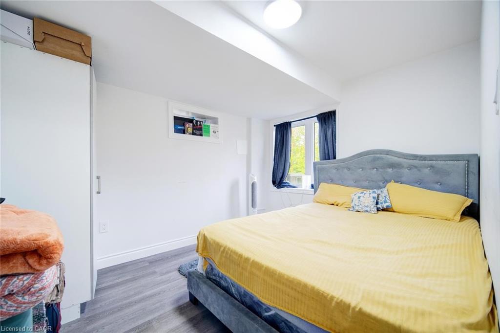 55 Longboat Run W, Brantford, ON - Indoor Photo Showing Bedroom