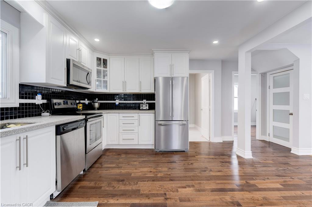 284 Walter Avenue N, Hamilton, ON - Indoor Photo Showing Kitchen