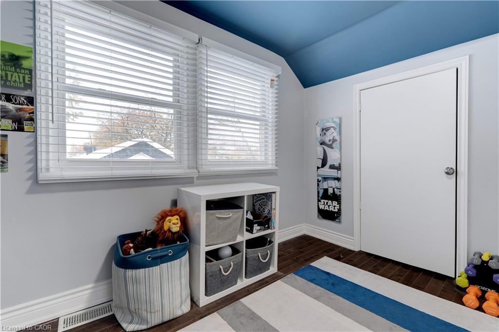 284 Walter Avenue N, Hamilton, ON - Indoor