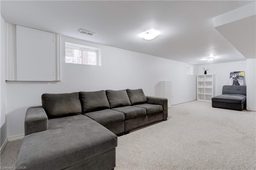 284 Walter Avenue N, Hamilton, ON - Indoor Photo Showing Living Room