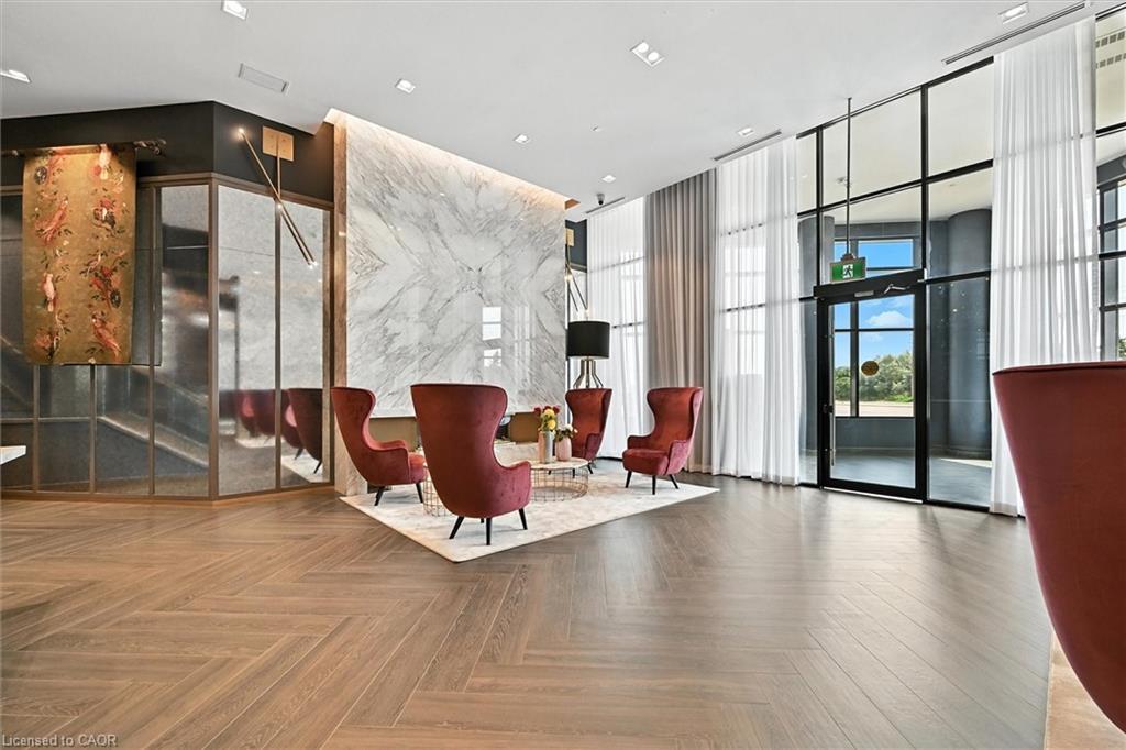 Ph06-405 Dundas Street W, Oakville, ON - Indoor Photo Showing Other Room