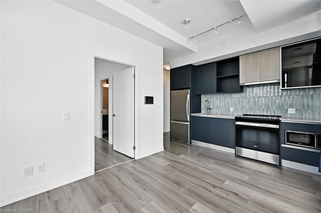 Ph06-405 Dundas Street W, Oakville, ON - Indoor Photo Showing Kitchen