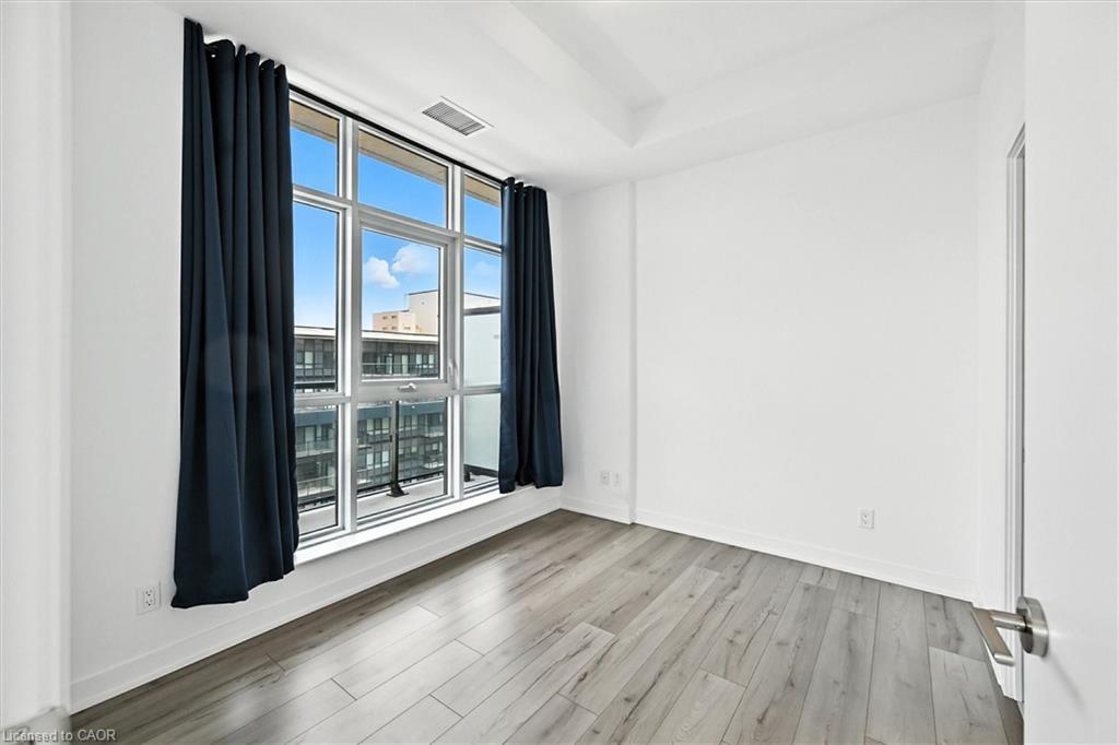 Ph06-405 Dundas Street W, Oakville, ON - Indoor Photo Showing Other Room