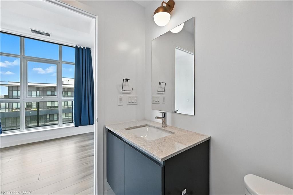 Ph06-405 Dundas Street W, Oakville, ON - Indoor Photo Showing Bathroom