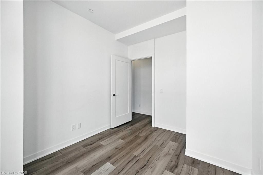 Ph06-405 Dundas Street W, Oakville, ON - Indoor Photo Showing Other Room